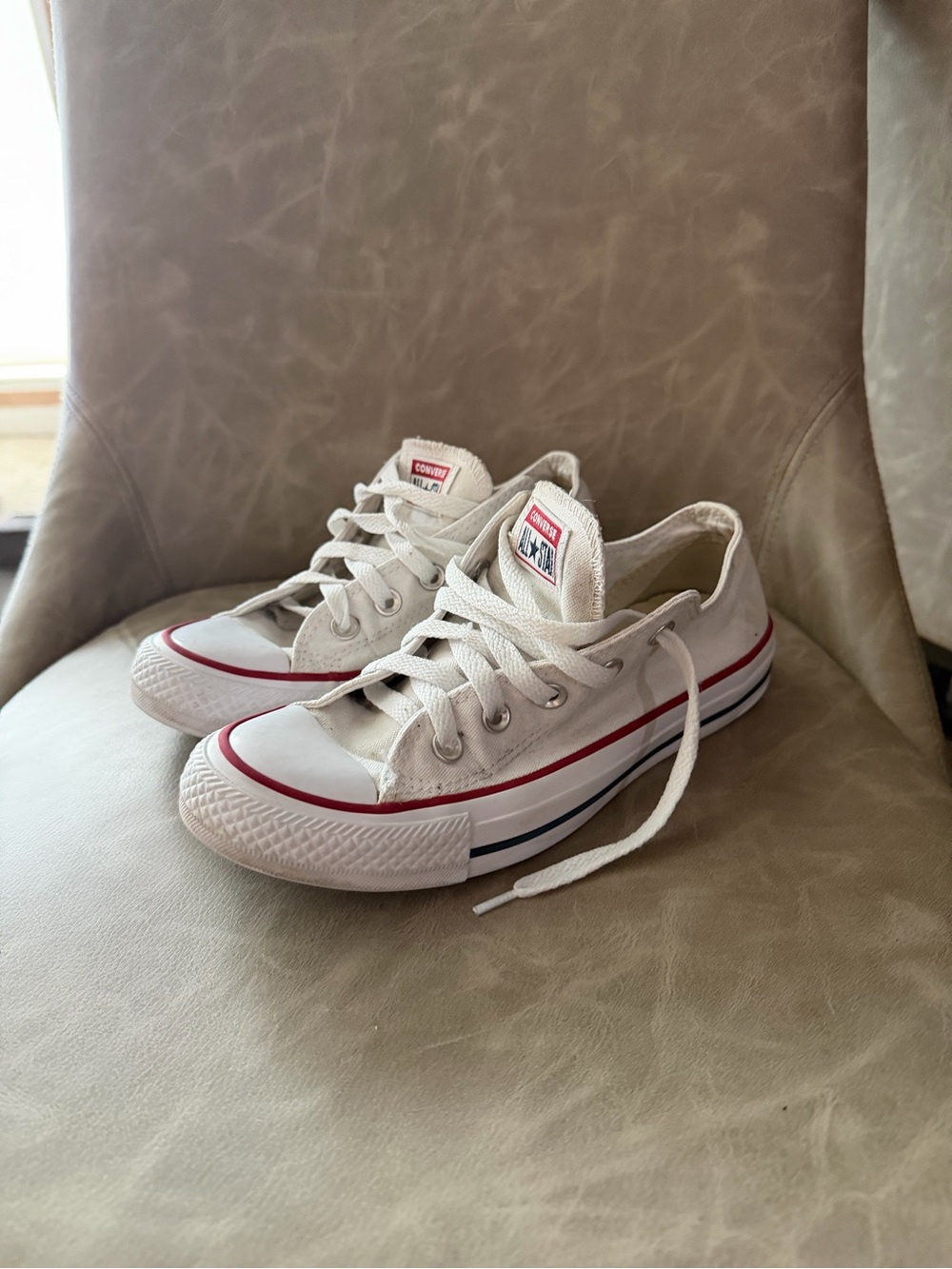 Converse Low-Top Kids Sneakers in White with Red Trim